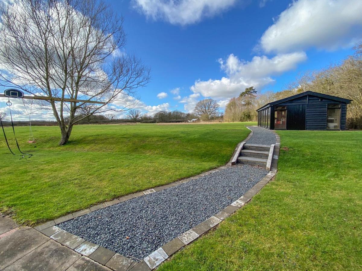 The Tractor Shed Villa Worcester Exterior photo